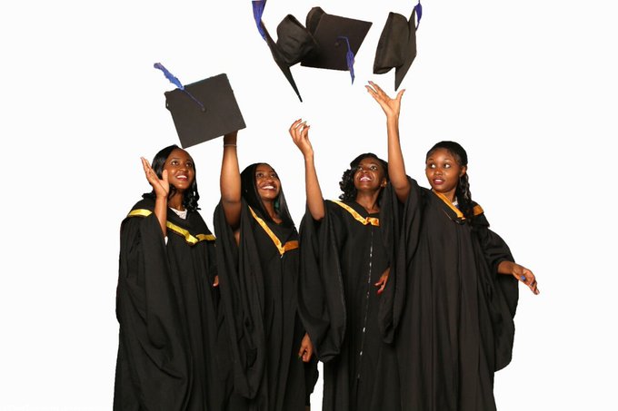 Kxervier's tweet photo. Congratulations to all those graduating at the .#UOEM7thGraduation
The world is full of opportunities, all the best! 
@UoEmbu 
@BeonotB 
@BensiveB https://t.co/Dw4jprcRMo