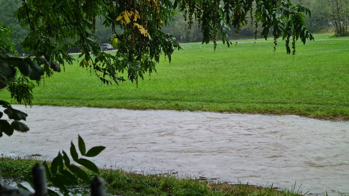 Slovenec_sem7's tweet photo. Glinščica in zadrževalnik Brdnikova, LJ,  vse pod kontrolo. https://t.co/jpovRZbwut