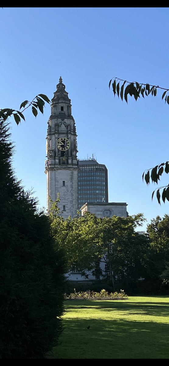 andyivins's tweet photo. Beautiful morning in Cardiff. In one direction Capital Tower peeking out behind City Hall and in the other the National War Memorial. Blue skies on the walk into @CUGeogPlan #C8S2022 https://t.co/Cziwahg5yH