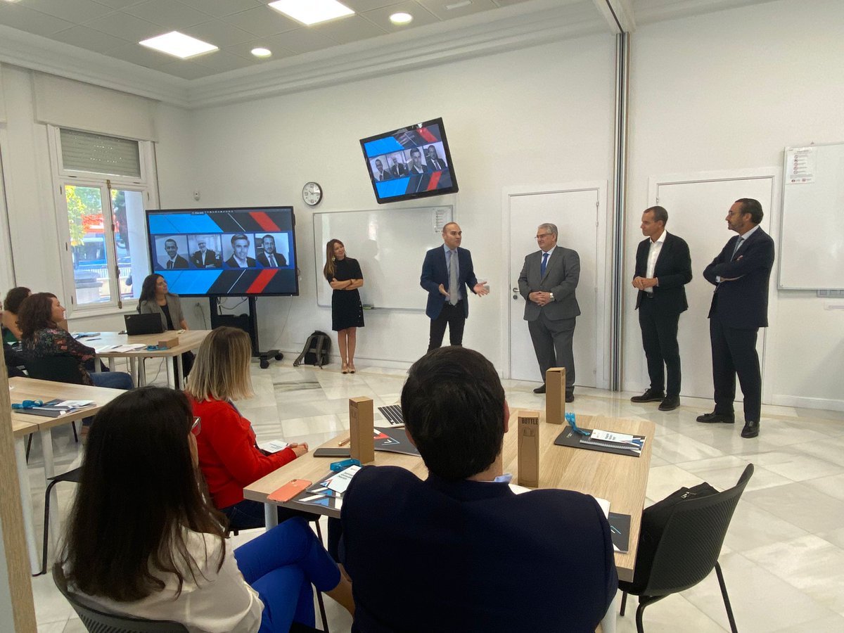 LiderGobCorp's tweet photo. 🔴 Inauguramos la II edición de Escuela de Liderazgo y Buen Gobierno de la mano de @EnriqueSanz_MGA, Pdte. @MutuaAbogacia; @Rafael_NavasL, DG @MutuaAbogacia ; @JoseMaPalomares, SDG Desarrollo de Negocio @MutuaAbogacia; @ETURANZO @IGobernanzaEmp ; y Jesús Alfonso @Schiller_SIU. https://t.co/xvt5szYQOt