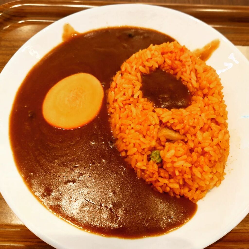 fumie_mei's tweet photo. #helow
#ヒーロゥザカフェ 行っちゃった🤗 頼んだのはもちろん #スライダーカレー #スライダーコーク そして #エラインダーゼリー 🤣 撮影で使用されたあんなものやこんなものも間近で見られてgoodでした👍💕
#ヒーロゥ #カレーライス #須賀貴匡 #スライダー仮面龍騎士 https://t.co/NuaBM697h5 https://t.co/3bBWGgeyMF