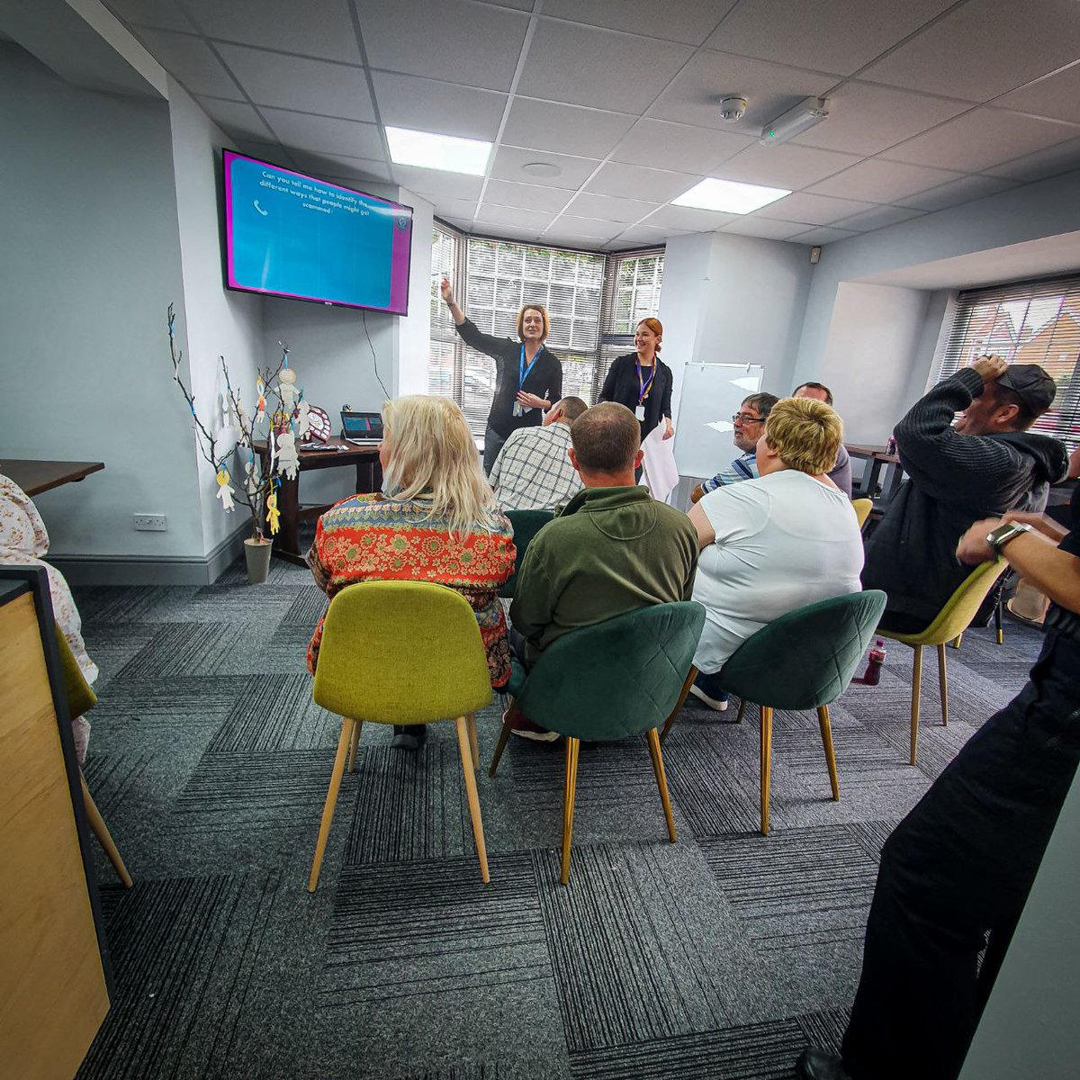ProjectRadiocc's tweet photo. @LincsPolice &amp; @OPCCLincs  presenting safeguarding advice &amp; preventative measures of fraud to our service users and staff by a fraud expert. 

A great day for all involved! 👮 #fraudprevention #countycare #projectradio #skegness #lincolnshirepolice #opcc #fraud #inyourcommunity https://t.co/tW1YN1HNsB