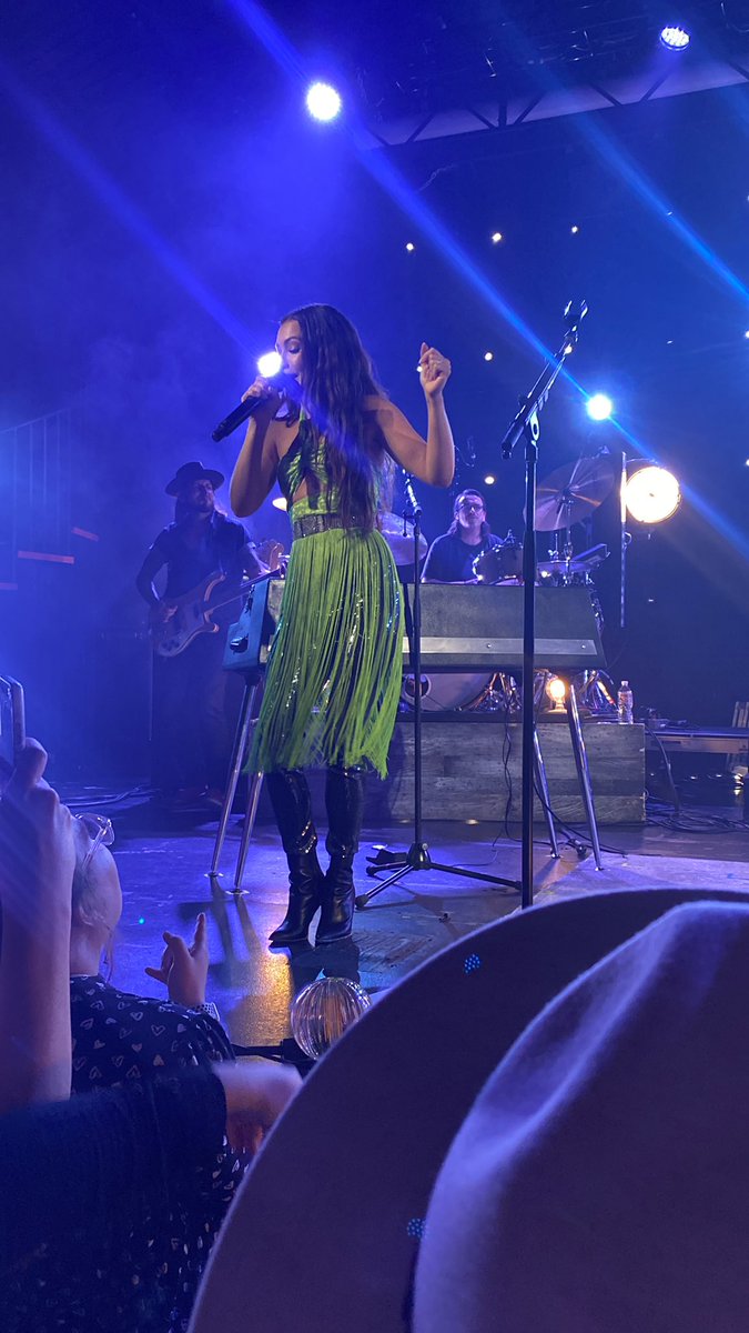 Savvy_2016's tweet photo. Night 1 of all song no static tour❤️ #M&amp;T https://t.co/bK6X3ziaWK