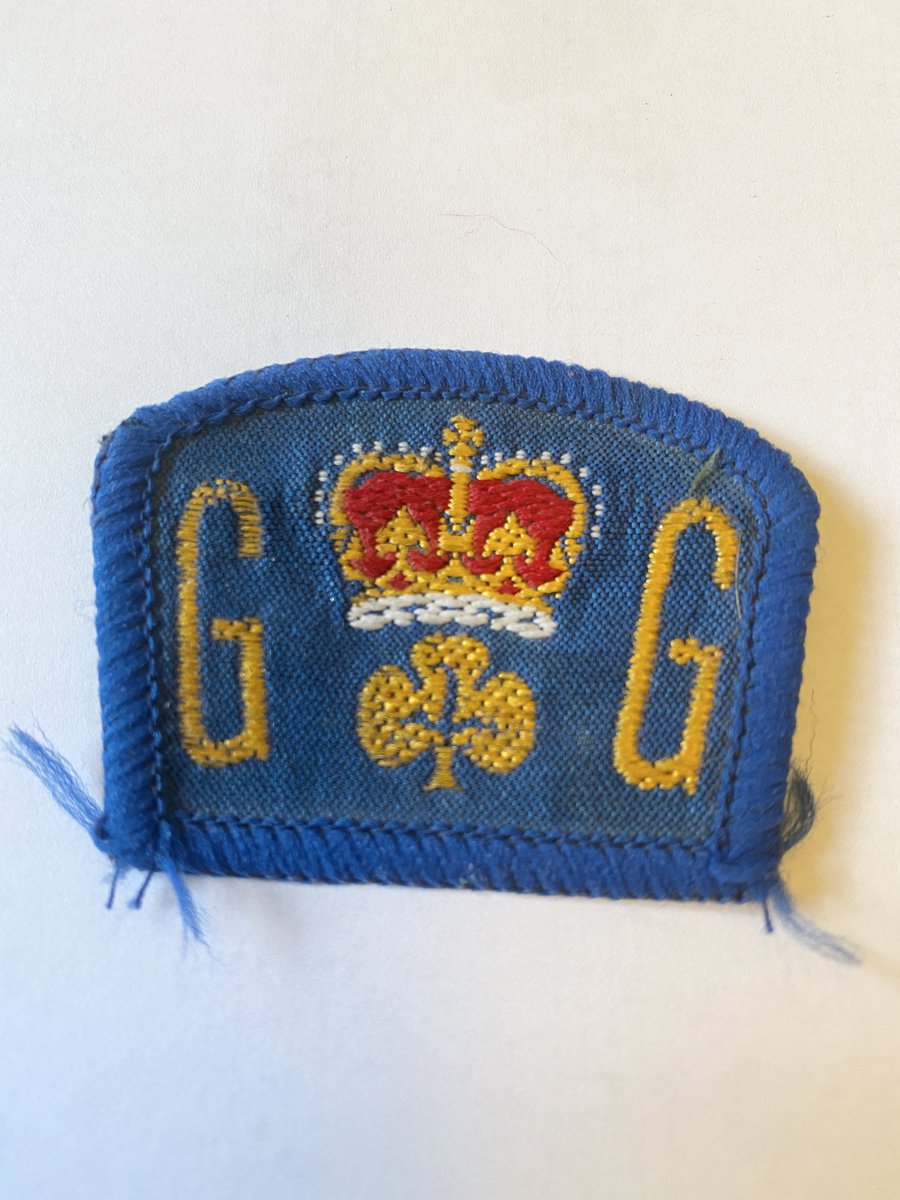 Bowen707's tweet image. Here&apos;s my QUEEN&apos;S GUIDE BADGE. #QueensGuide
It took 3 years to get, I poisoned six girls from a bad fire and raw sausages and got reprimanded for bringing my dad&apos;s army first aid kit which contained alcohol.... but hey... got it in the end!