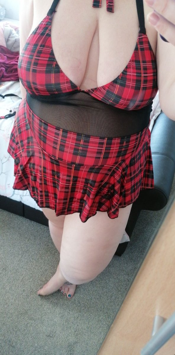 RedheadxBBWmilf's tweet photo. New school girl outfit
Do you think I'm naughty or nice?
#schooluniform #bbw #bigassbeauty https://t.co/s1ypX1Lspv