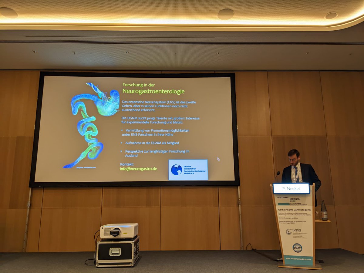 DGNM_DE's tweet photo. Peter Neckel, AG Neurogastro über die vielfältigen Forschungsthemen in der Neurogastroenterologie während der #DGVSJahrestagung2022. #neurogastro #ENS #Psychosomatik #Neurogastroenterologie #Guidelines #Gastroliga #Frieling https://t.co/B4OSnod8BO