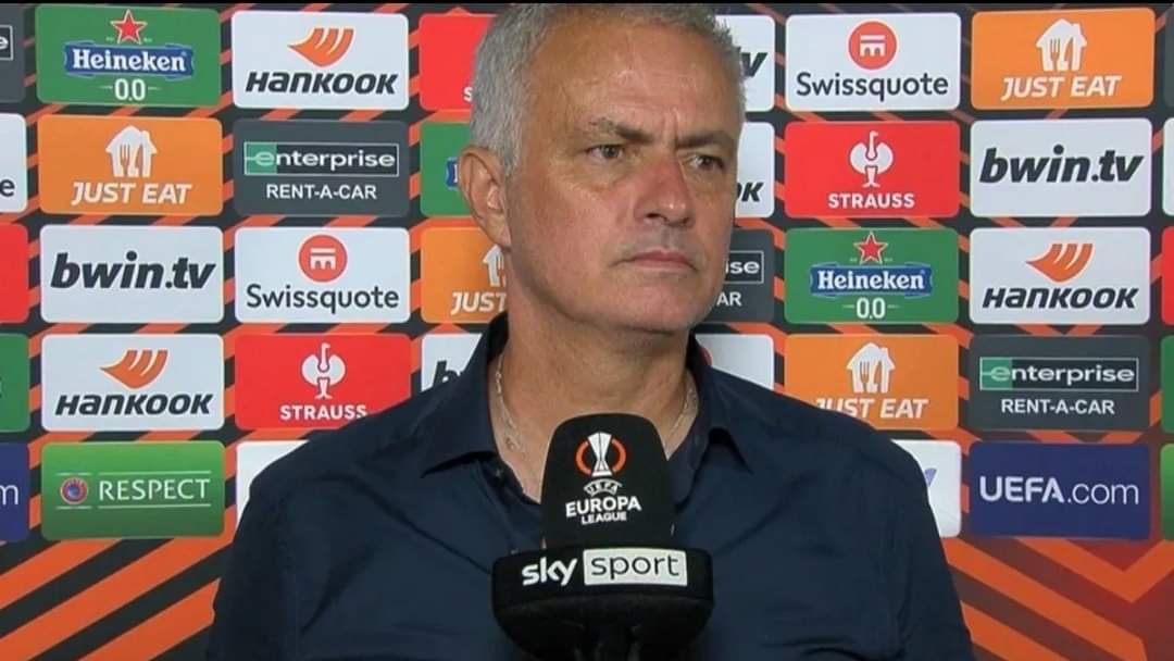 amersport27's tweet photo. 🎙 مورينهو :
"نعاني من عدم التسجيل ، حتى بيلوتي يبدو وأن لديه نفس هذا المرض لأنني رأيته اليوم يلعب الكرة أربع مرات بالكعب
بينما يتوجب عليه التسجيل سواء بالكعب أو بمؤخرته او بركبته أو باي طريقة"
😄🤣
❤
#ASRoma #Roma #R4ELive #asromafans #dajeromadaje #romafans https://t.co/gBau31ApOG