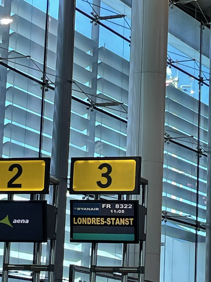 Here we go. Starting my journey to pay my respects to #TheQueen And say farewell in her #lyinginstate . Is someone else traveling from Valencia, Spain?