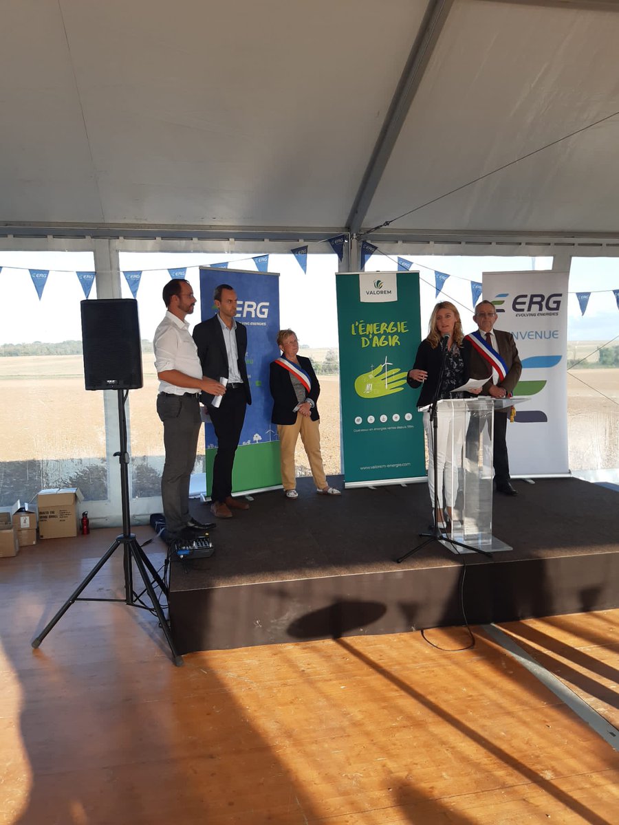valorem_energie's tweet photo. Hier nos collègues VALEMO ont fait découvrir le parc #éolien de Reuilly-Diou.
VALOREM &amp; @ERG_France ont invité les élus et habitants pour un moment convivial en présence de Mme LADOIRE sous-préfète d'Issoudun et La Châtre, Mme RANCY maire de Diou, et M. GUESNARD maire de Reuilly. https://t.co/aXgUQeE9Vu