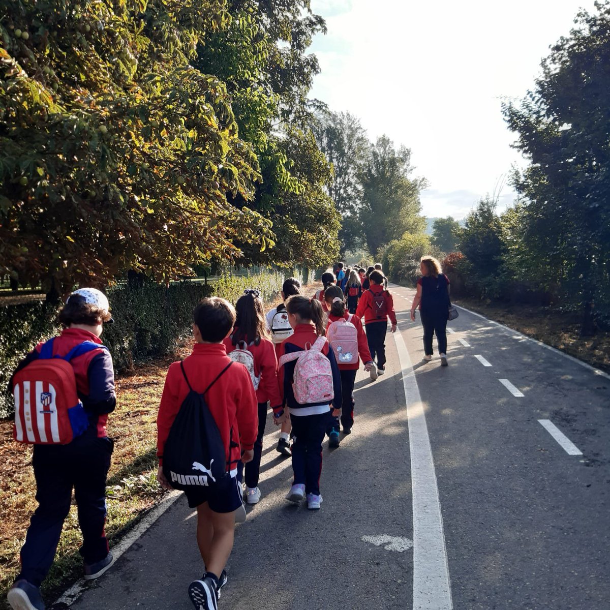 DiscipulasLeon's tweet photo. Pues se ha quedado un día estupendo para que los alumnos de primaria se vayan de convivencia de inicio de curso... 🌞🌞🌞
¡Pasadlo fenomenal! 😊🕶
#leonesp #candamia #convivencia https://t.co/yKrBxZZmae