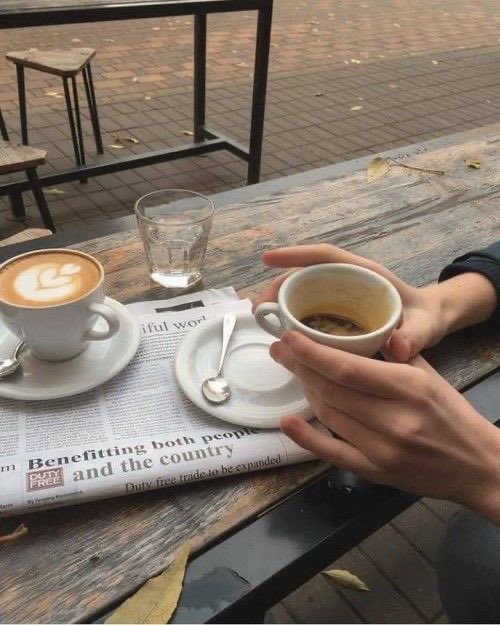 Friday mornings are for café dates 🤍