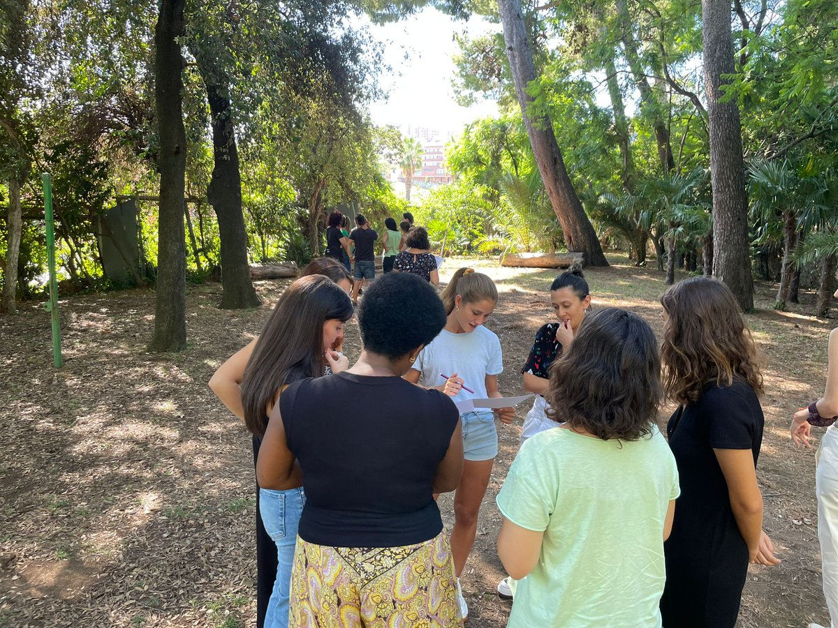 germina's tweet photo. 🏡 Jornada de treball de tot l'equip al complet amb temps per revisar els últims 4 anys, imaginar cap on volem anar els propers i conèixer-nos una mica millor #FestivalGermina https://t.co/EXsjXB1EUl