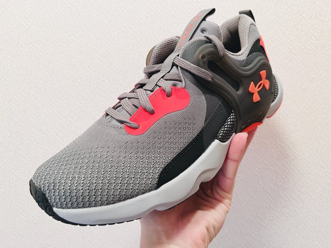 かっこよいスニーカーを買ったわよ! 