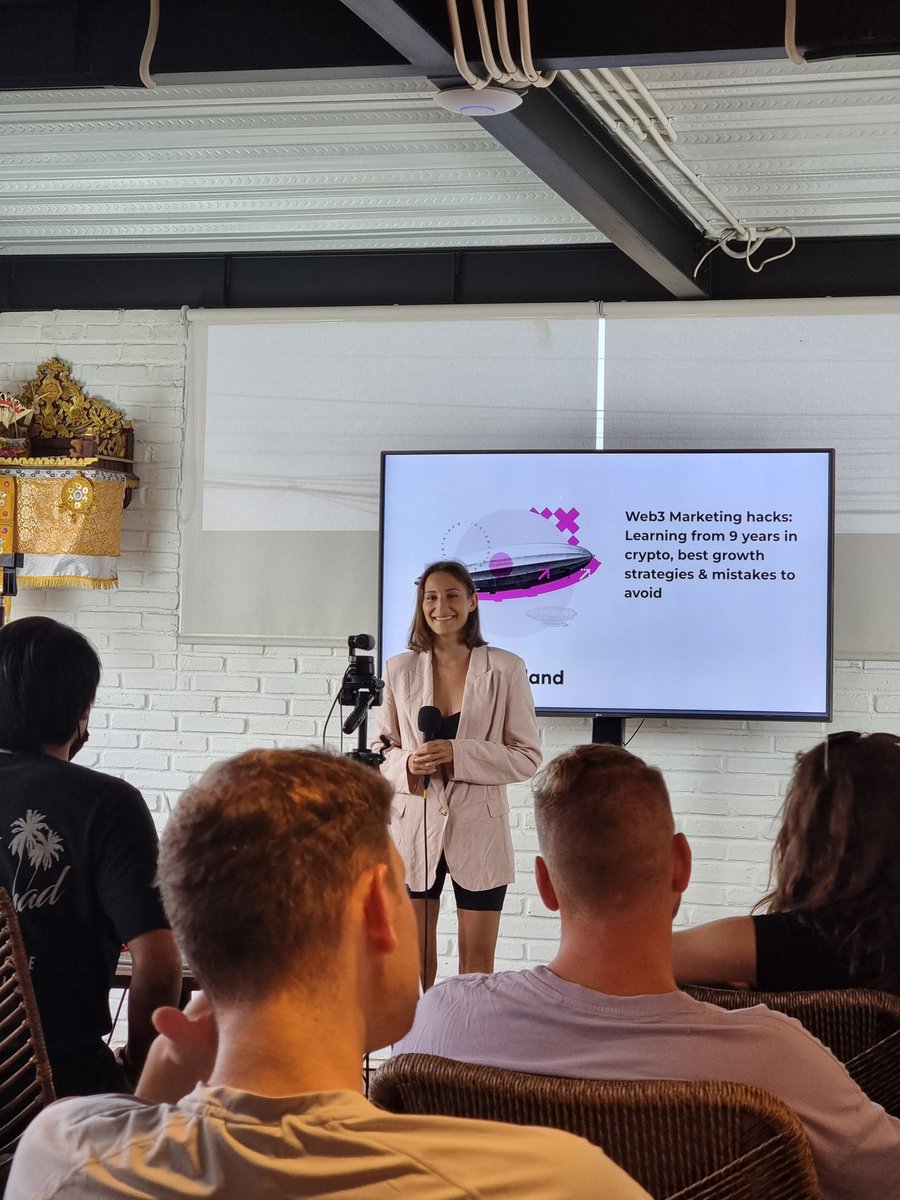 Bytes ● tweet media