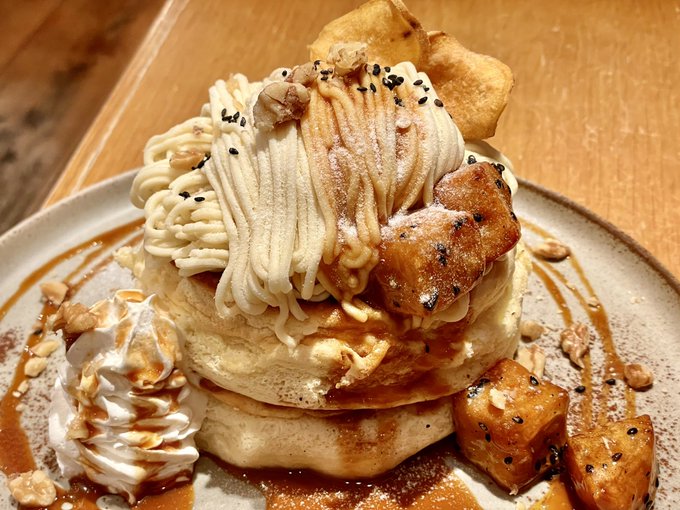 MARFA CAFEさんの新作パンケーキなのですよ
とてもさつまいもモンブランで、その下にはさつまいもソフト
さつまいもチップに大学芋と、とてもさつまいも尽くし
塩キャラメルとナッツ、クリームで2枚目の味変なんかもあるので色々凝ってる
#MARFACAFE #マーファカフェ 