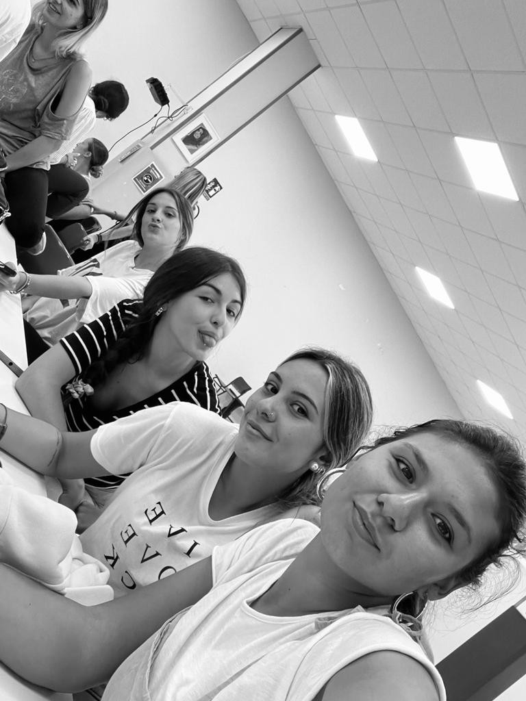 maariiamoralesg's tweet photo. La vuelta a clase se hace más ameno con mis niñas ❤️‍🩹 https://t.co/fmo7gGXJ7B