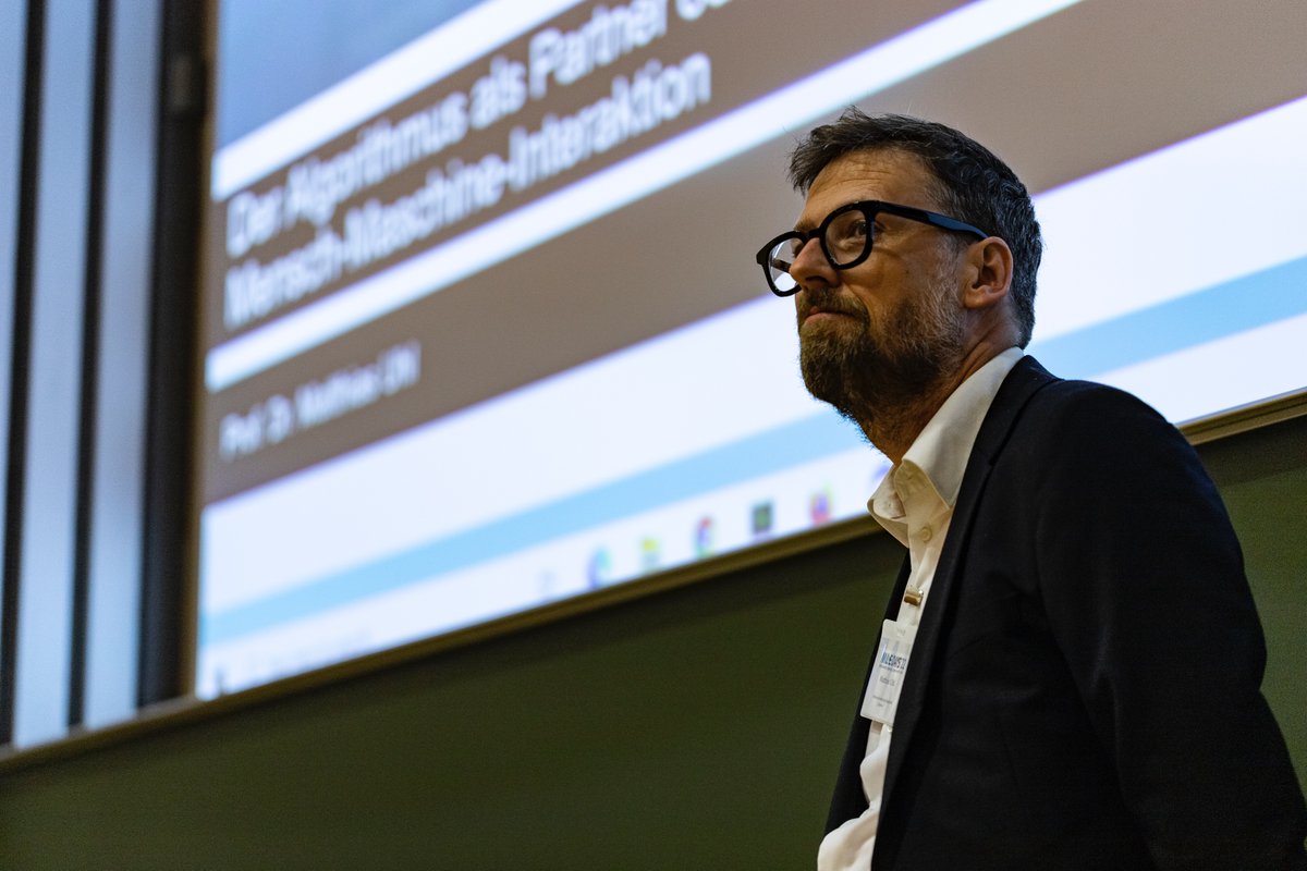 MLETUHH1's tweet photo. Guten Morgen. Heute starten unsere #mledays2022 mit einer Keynote Rede von Matthias Uhl zum Thema "Der Algorithmus als Partner oder Komplize: Ethik-Konformes Design von Mensch-Maschine-Interaktion".
https://t.co/G3uKjQqPpb
#mlehamburg #machinelearninghamburg @TUHamburg https://t.co/O328o4X111