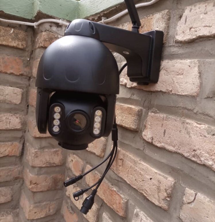 AfrikaSoga's tweet photo. Deux choix s’offrent à nous chaque matin : Celui de sauver des vies grâce à la nouvelle technologie ou se créer une zone de confort et fermer les yeux sur ce qui se passe  
Nous choisissons toujours le premier . 

La sécurité est un droit civique , jouissez en pleinement https://t.co/N2Lfi8g2JU