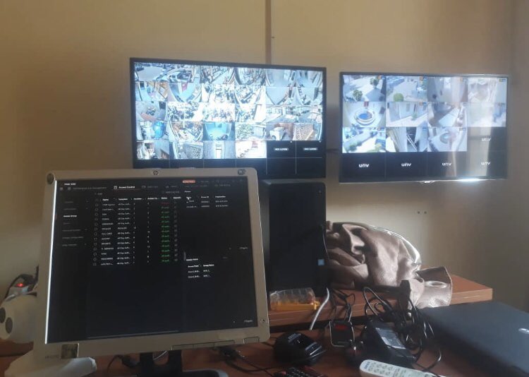 AfrikaSoga's tweet photo. Deux choix s’offrent à nous chaque matin : Celui de sauver des vies grâce à la nouvelle technologie ou se créer une zone de confort et fermer les yeux sur ce qui se passe  
Nous choisissons toujours le premier . 

La sécurité est un droit civique , jouissez en pleinement https://t.co/N2Lfi8g2JU