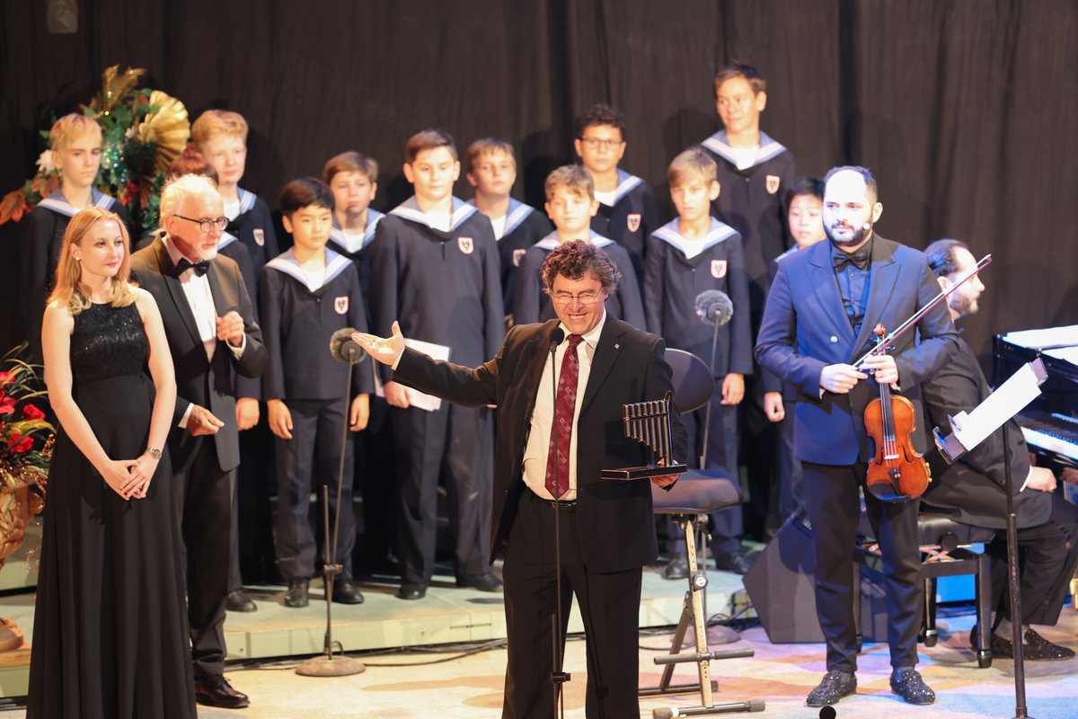 Gratulation auch an die <a href="/wsaengerknaben/">Wiener Sängerknaben</a> für den Sonderpreis "Chor" beim diesjährigen Musiktheaterpreis 2022! 🎶 <a href="/Grafenegg/">Grafenegg</a> #kunst #kultur #musiktheaterpreis