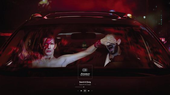 On vous parle régulièrement du #TextAndDrive, envoyer des messages au volant, mais changer de playlist en conduisant, c'est tout aussi dangereux... 

➡️ Campagne réalisée par "aconducir" : Search a song, search a crash | via #RoulonsAutrement