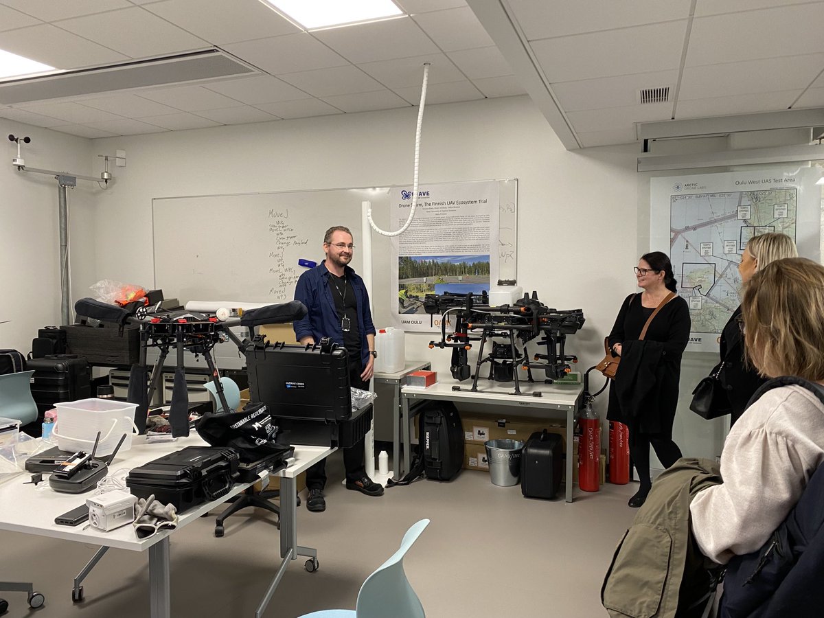 Sote ja ITEK Oamkin Arctic Drone Labs-tiloissa. Yhteinen hanke suunnitteilla ⁦<a href="/oamk_ouas/">Oamk</a>⁩ #ylpeästiamk
