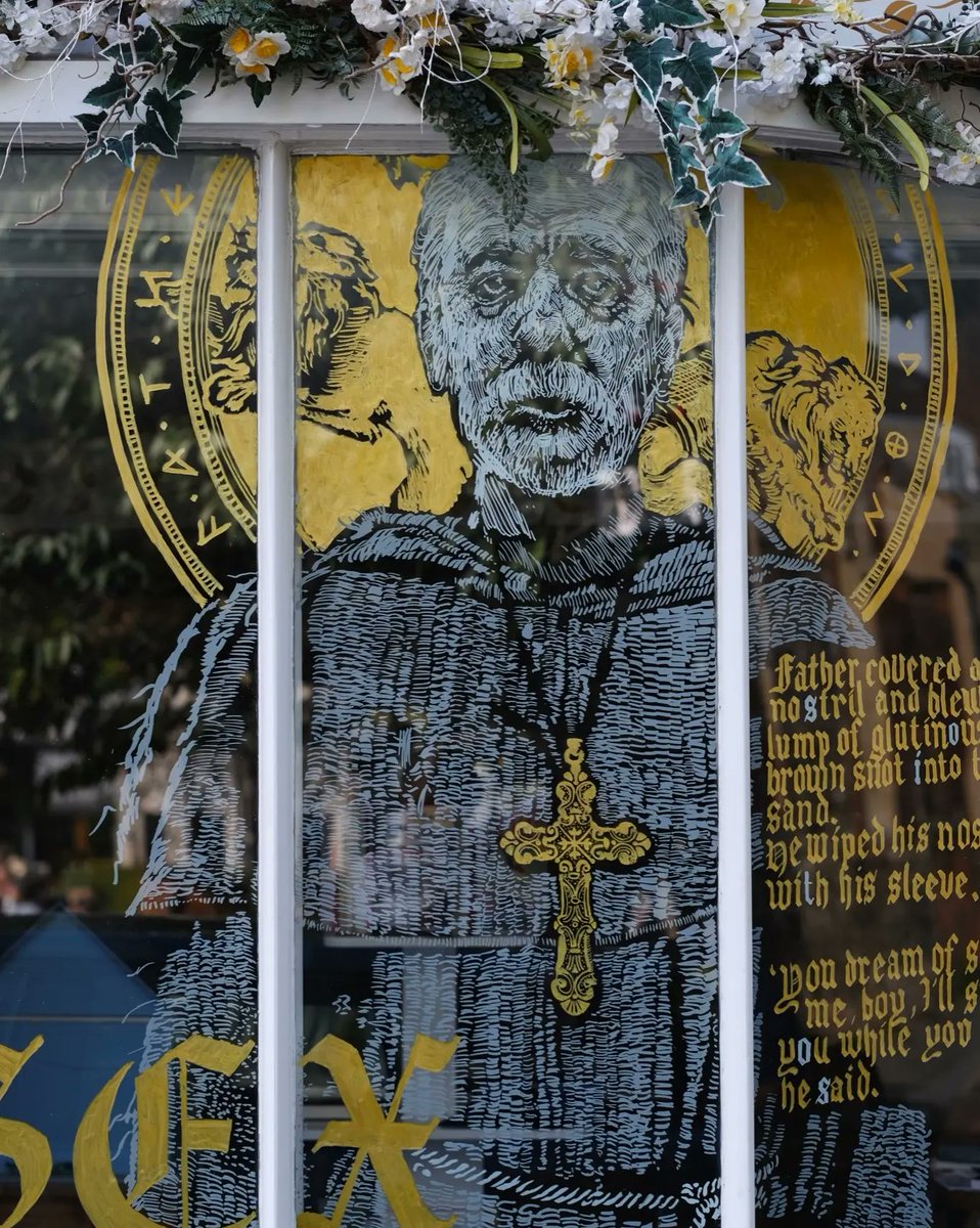 We had a lovely visit from <a href="/dgjones/">Dan Jones</a> yesterday! 

Many thanks to everyone who popped in to pick up a copy of Essex Dogs ⚜️

We loved being part of this campaign and our amazing window by <a href="/ourtinywindows/">Our Tiny Windows</a>

Signed books available here: maldonbooks.com/product/signed…