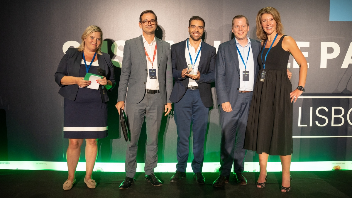 Henkel's tweet photo. Congrats to our Consumer Packaging Adhesives Team for winning a @PackagingEurope #SustainabilityAward 2022 in the βclimateβ category for their carbon-negative #TECHNOMELT Supra ECO product! Combining #sustainability with performance is true #innovation π https://t.co/ovRzzSkxft https://t.co/Tw7aqRwwNw