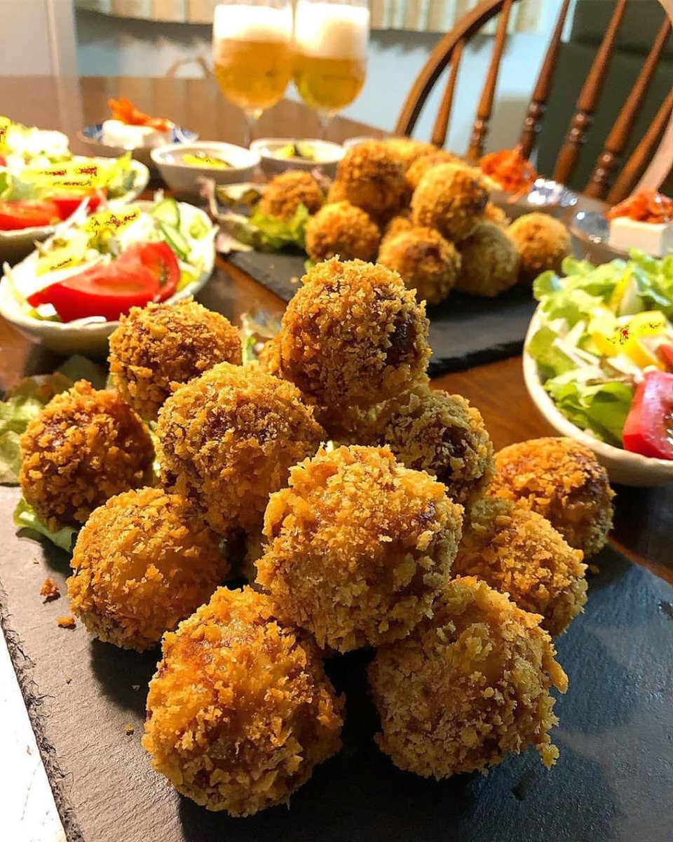 Chocolate0438's tweet photo. Let's have a small ball for lunch https://t.co/wluInPG34z