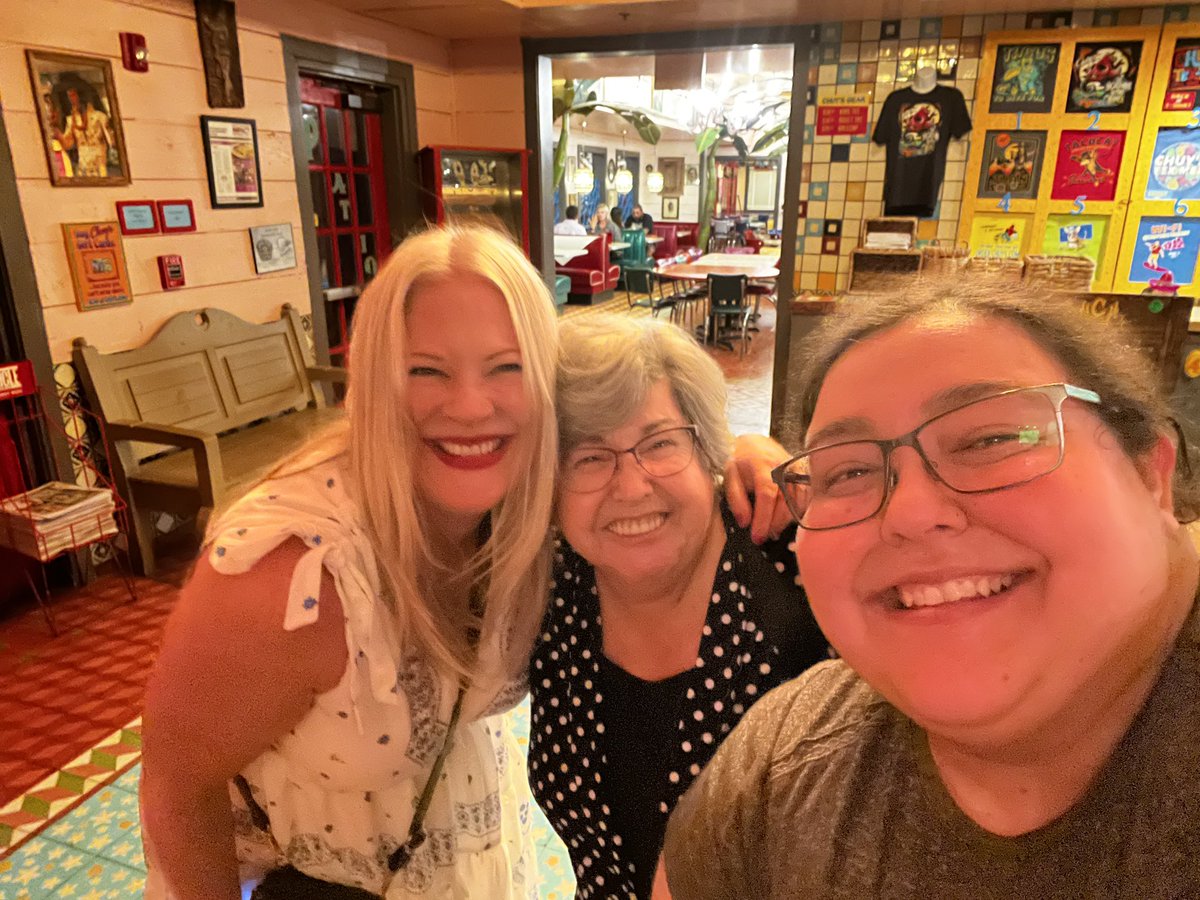 KarenInATX_'s tweet photo. Got to spend my birthday with my awesome students (that I convinced that I was turning 29 ๐คฃ) and 2 of my favorite humans! #29again #liesitellmyself https://t.co/keF5FhX3LU