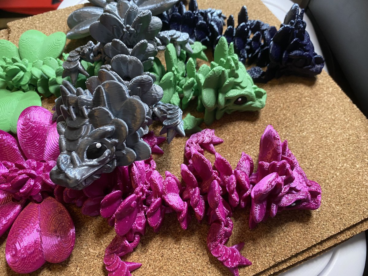 trofirelight's tweet image. Painting up some @cinderwing3 eyes with @Polymaker_3D filament silks and polyterra!