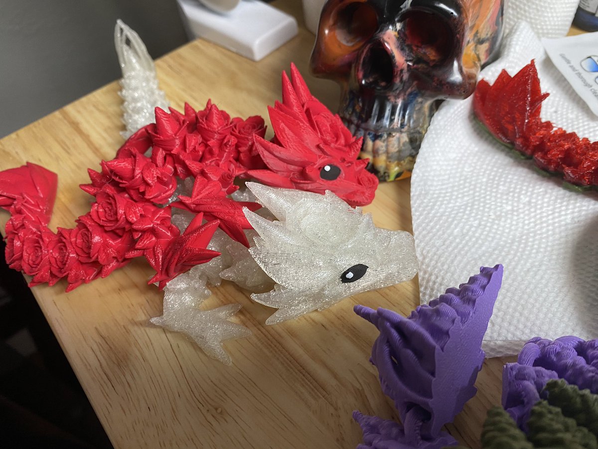 trofirelight's tweet image. Painting up some @cinderwing3 eyes with @Polymaker_3D filament silks and polyterra!