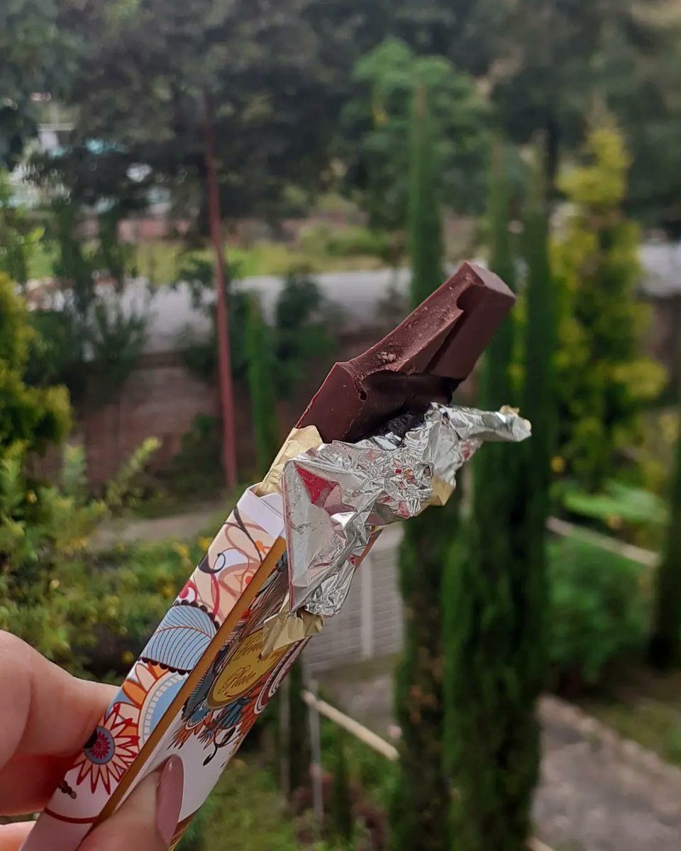 heritageonplate's tweet photo. It is not just any run-of-a-mill Chilli Chocolate. It is much more than that!
It is rather a balance between flavour and fear.
#diwaligifts #heritageonmyplate #diwali2022 #chocolategiftpacks #corporategifting #chocolateinajar #HealthyEating #homemadechocolates #cocoabutter https://t.co/TcaKdNSi0S