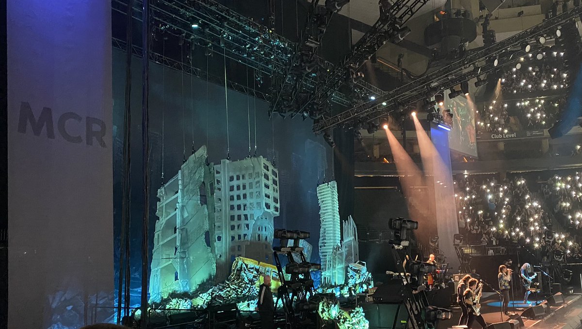 CKCpoetry's tweet photo. A high school dream came true tonight: seeing My Chemical Romance in concert. ๐ค
#SoLongAndGoodnight https://t.co/Krogm8rc6I