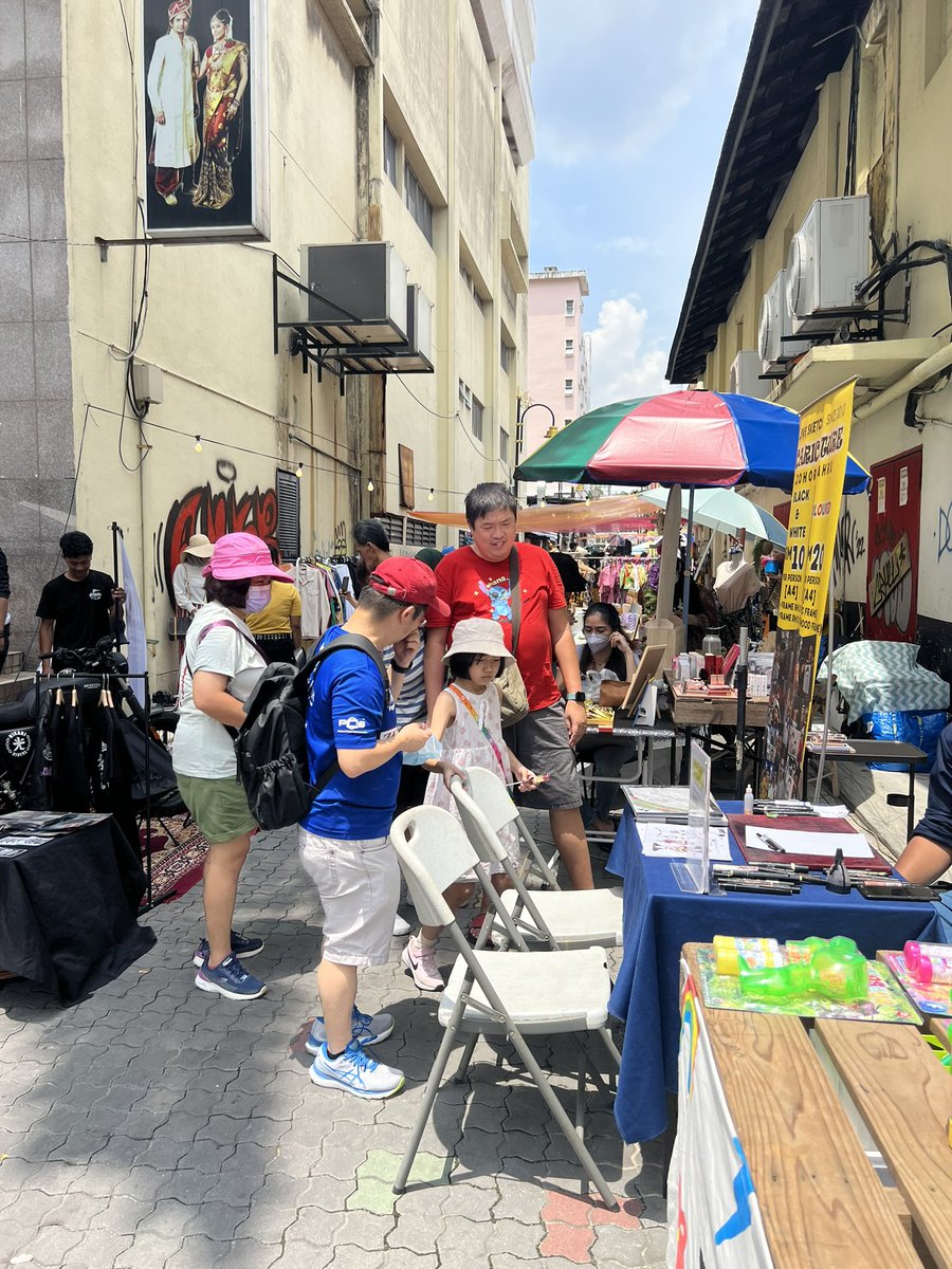 johobaru's tweet photo. Kasitau jiran sebelah,
Bando JB baek mat 🥳
#KOR22
#JOHO2022 https://t.co/hv7PX8nllS