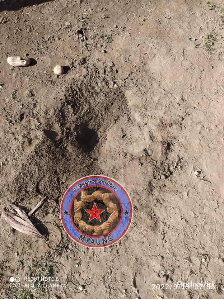 spring_2021's tweet photo. At 3:15am this morning,about 50 SAC Troops which left KyaukHtu camp in Myaung Tsp, invaded NaNwinKine village at about 4:30am in the morning with gunshots and artillery shells. A shell exploded inside the monastery compound, killing a 70yo woman.(1/2)

#2022Sept16Coup https://t.co/Wqcis7IuQV