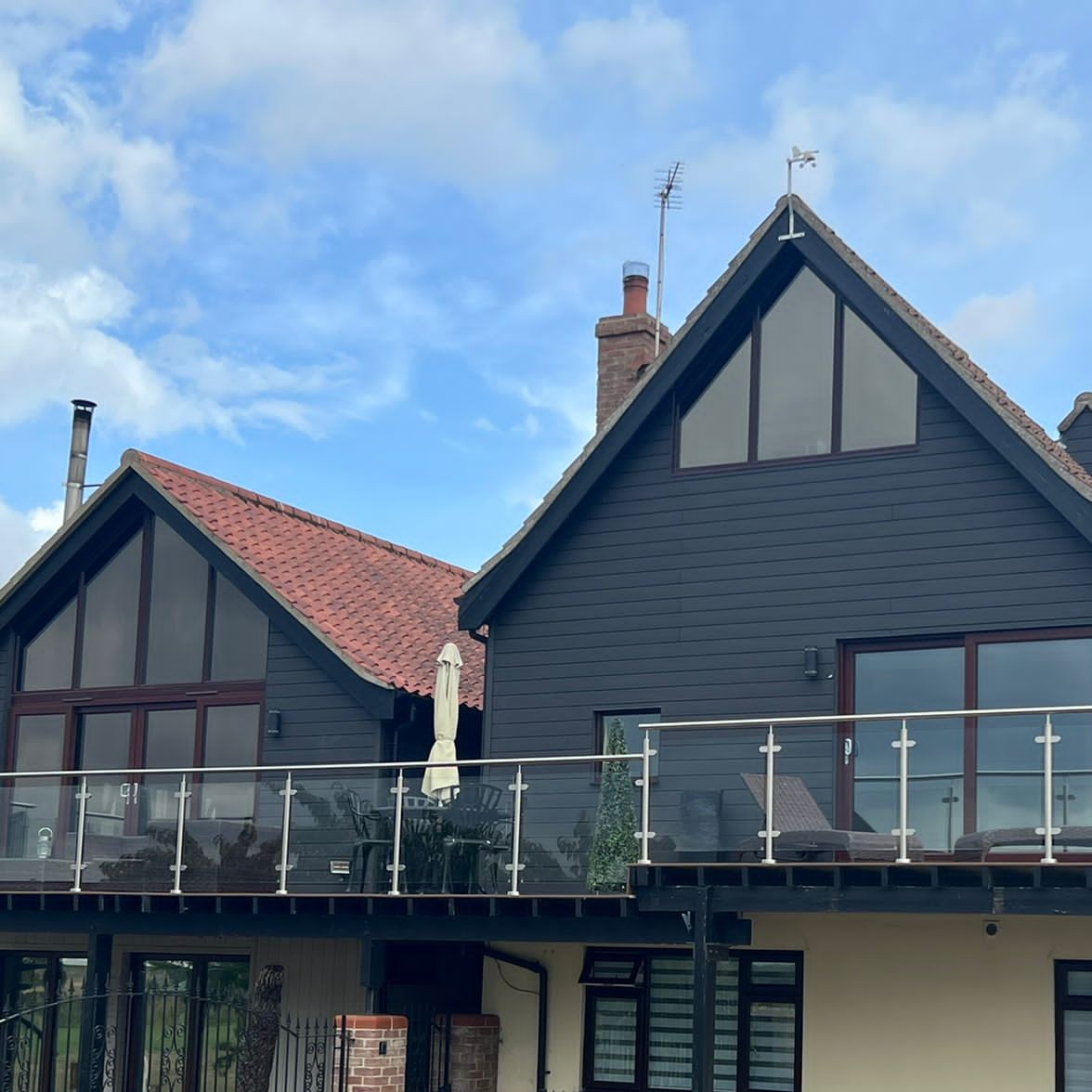 SSAFwindowfilms's tweet photo. Inside and outside view of this particular window film that's been applied to the upstairs windows . It shows you can have the day time privacy while still being able to take in the view outside click on the link below to find out more 👇
https://t.co/2giqg0NR7b
#privacy https://t.co/AUpU4I094D