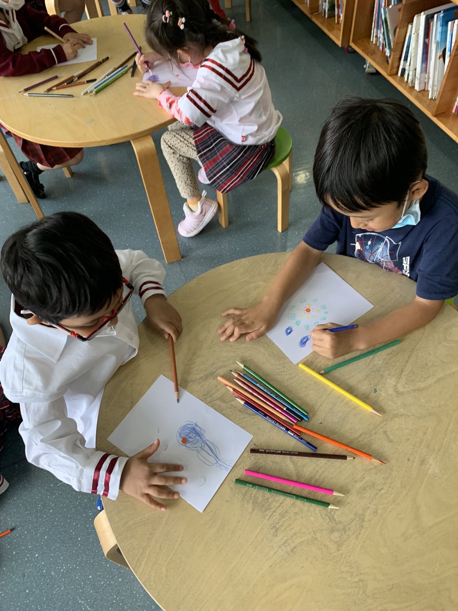 Bonnie_Library's tweet photo. We celebrated #DotDay2022 at #myCISB library with some inspired dot drawings by kindergarten. It’s amazing what you can see in a simple dot! Flowers, cars, space, thunder guitars… and many more https://t.co/e8pZfVgNwh