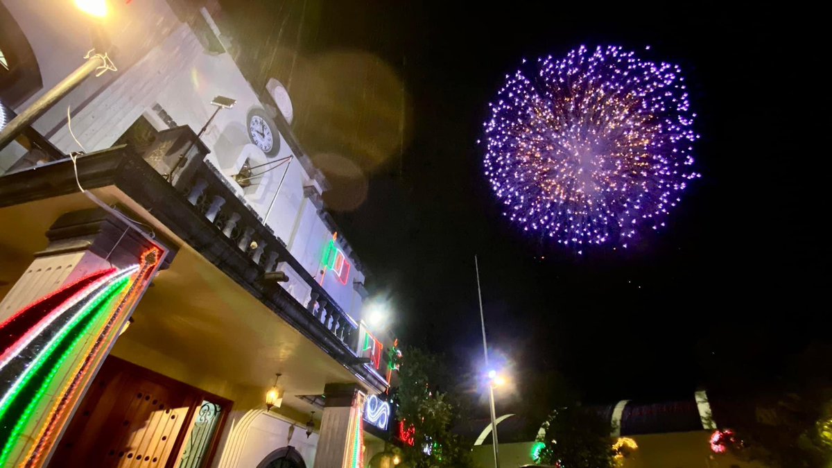 Estoy muy emocionado 🤩 por haber encabezado la ceremonia del CCXII aniversario del inicio de la Independencia de México 🔔 en #Ayala. 

Vibramos a una solo voz al grito de ¡Viva México! 🇲🇽. Gracias 🙏🏽 a todas y todos por hacer histórica esta noche para nuestro municipio