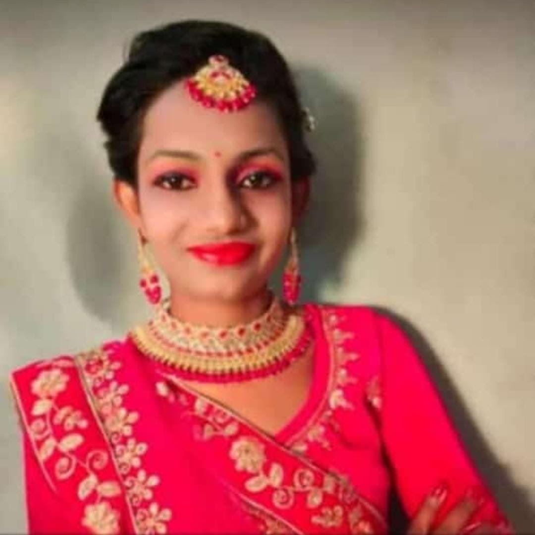 NilamMakwana28's tweet photo. પોલીસ ખાતાનું એક હસતું પારેવડું આજે સંબંધો ની જાળ માં પીંખાઇ ગયું.. Om Shanti. હજુ પણ એક જ વાત કહું છું કે કોઈપણ સમસ્યાનો અંત એ આત્મહત્યા તો નથી જ. બધા જ પોલીસ મિત્રો ને નમ્ર વિનંતી કે આવું કરતા પહેલા કોઈકની સાથે એકવાર વાત તો કરો. કદાચ એનું નિરાકરણ આવી જાય. Please don't do this. https://t.co/pT9u8GEIK4