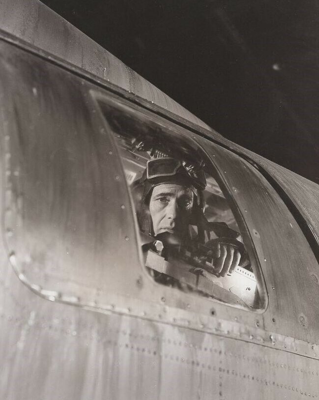analgesicsleep's tweet photo. Humphrey Bogart as a pilot
#TCMParty #ChainLightning #PassageToMarseille #ChinaClipper https://t.co/679L2igKU3