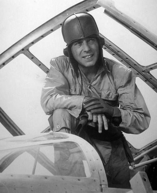 analgesicsleep's tweet photo. Humphrey Bogart as a pilot
#TCMParty #ChainLightning #PassageToMarseille #ChinaClipper https://t.co/679L2igKU3