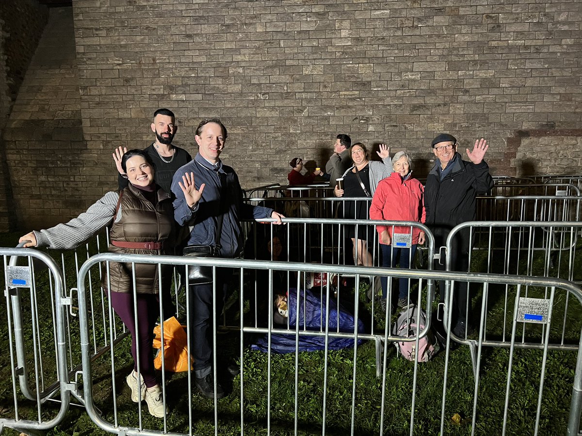 First in the queue for a glimpse of #KingCharles later this morning at Cardiff Castle. First person arrived at 3am… 🏴󠁧󠁢󠁷󠁬󠁳󠁿
