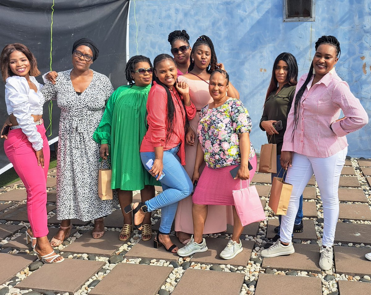 srflimited's tweet photo. Our colleagues from South Africa sending positive and fun #FridayVibes your way!
#LifeAtSRF https://t.co/KOQdhH68HY