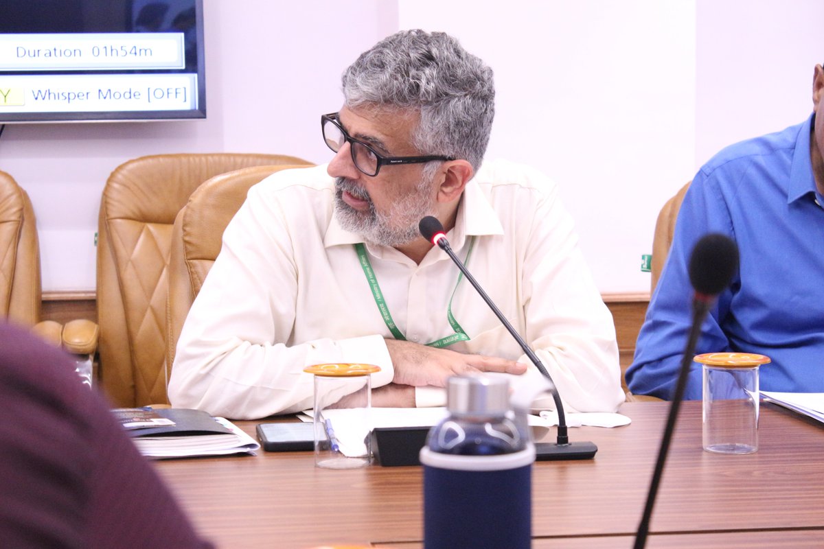 DAY_NRLM's tweet photo. @Nagendra_NSinha @girirajsinghbjp @SadhviNiranjan @fskulaste @MoRD_GoI @AgriGoI, #MGNREGA, @Dept_of_AHD, #NCONF and #ASCI also presented their views of long term convergence and support to the Mission. DD NRLPS Shri Raman Wadhwa, thanking the participants summed up the key takeaways of all stakeholders to facilitate convergence. https://t.co/KVitB4ioa7