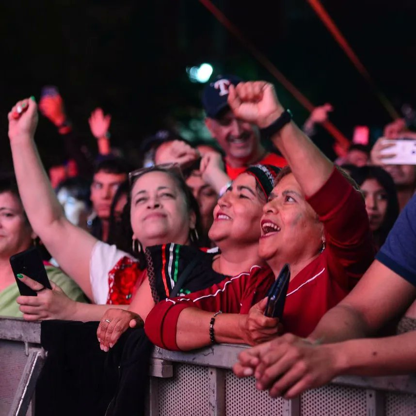 EVillegasV's tweet photo. ¡Muy contento de haber compartido con ustedes esta noche!

Gracias a todas las familias duranguenses que acudieron a conmemorar la #IndepenciaDeMéxico, seguimos demostrando el valor de nuestra gente. ¡Viva México! ¡Viva Durango! 🇲🇽 https://t.co/naCuTNUImN