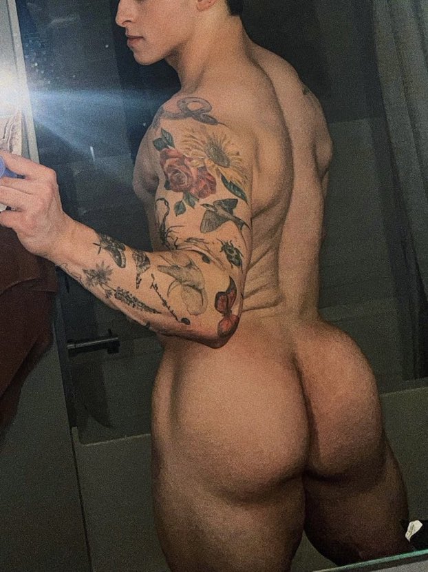 menandpecs's tweet photo. 🎂 https://t.co/dgb5R9uJS0