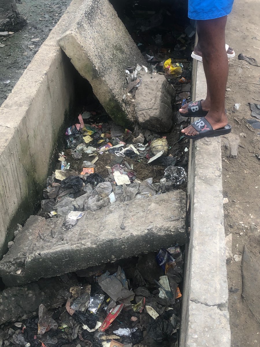 danielbenz2020's tweet photo. Na only God go punish these so called councilor for my ward Apapa iganmu after giving 75m to build primary school and road see wating the idiot build https://t.co/4CYS5ezrEb