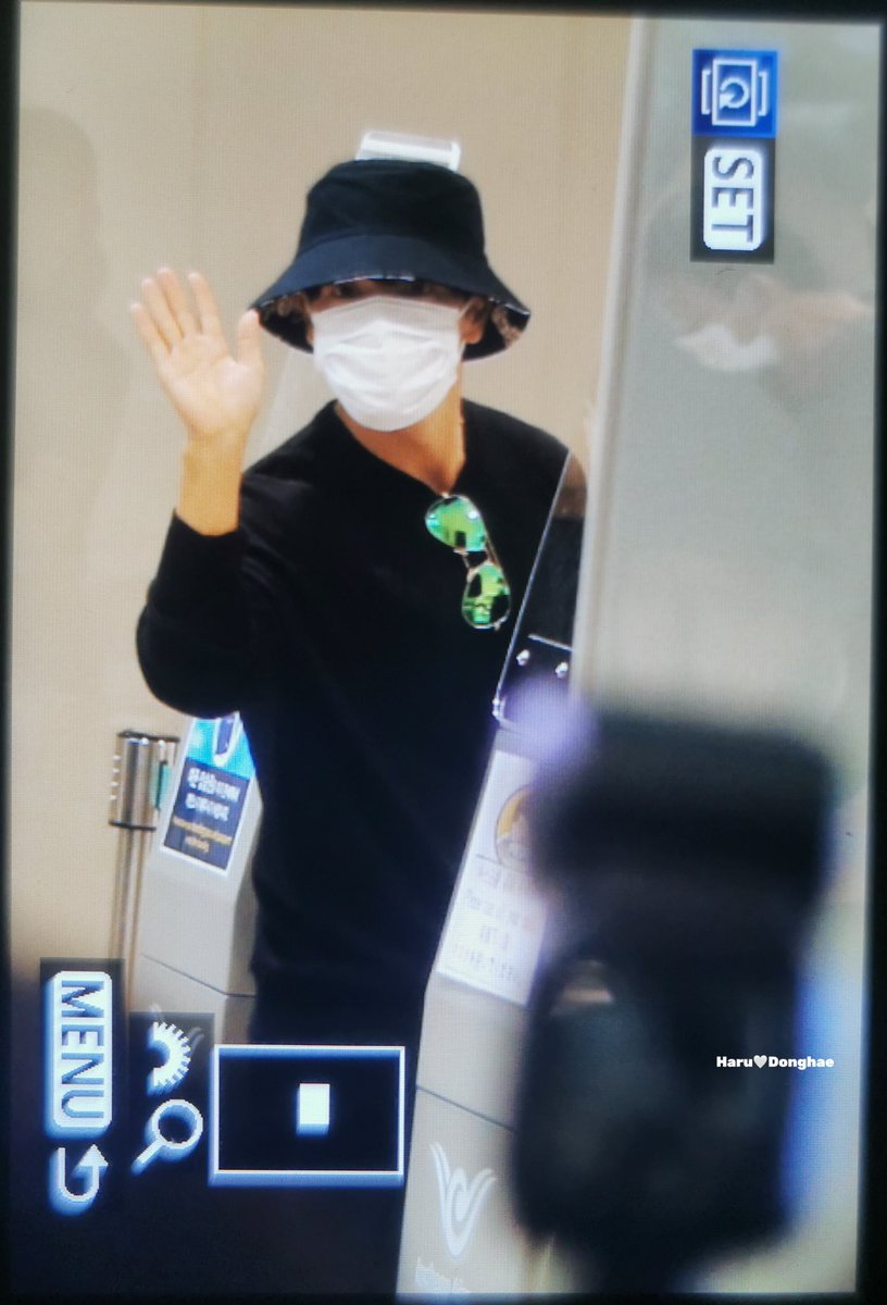 harudonghae's tweet photo. 220916 ICN 출국 ✈️
👋🏻
@donghae861015 
#동해  
#이동해
#donghae
#슈퍼주니어 https://t.co/OFzQe3plSR