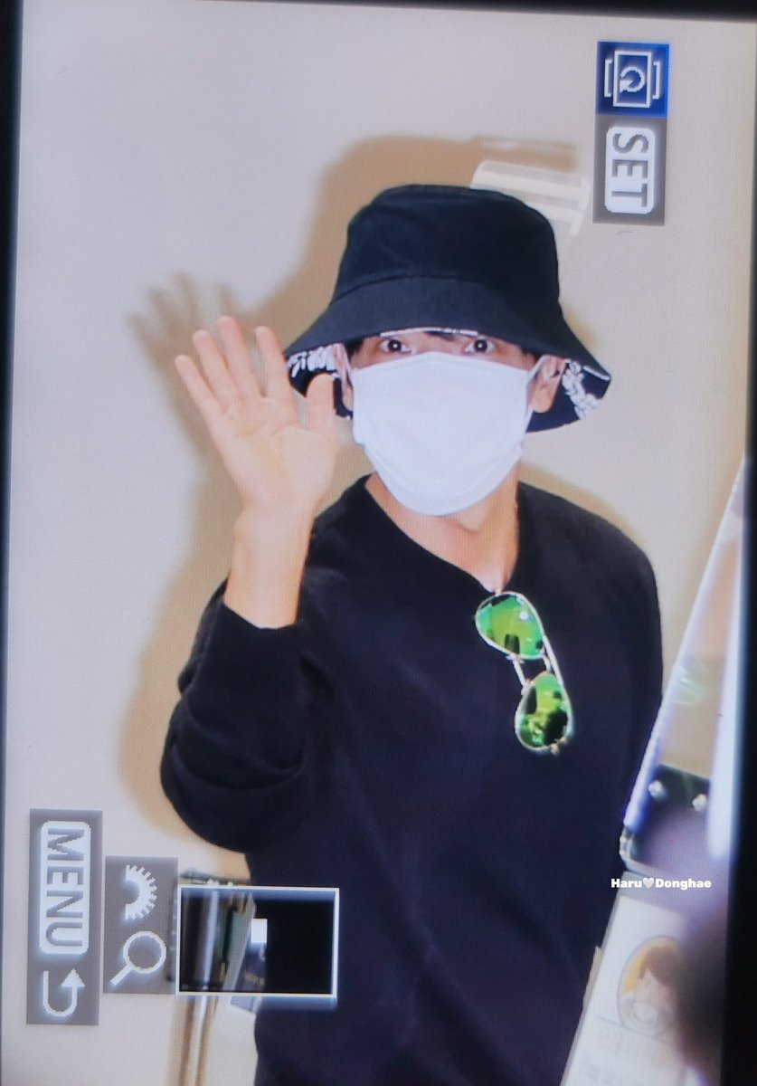 harudonghae's tweet photo. 220916 ICN 출국 ✈️
👋🏻
@donghae861015 
#동해  
#이동해
#donghae
#슈퍼주니어 https://t.co/OFzQe3plSR